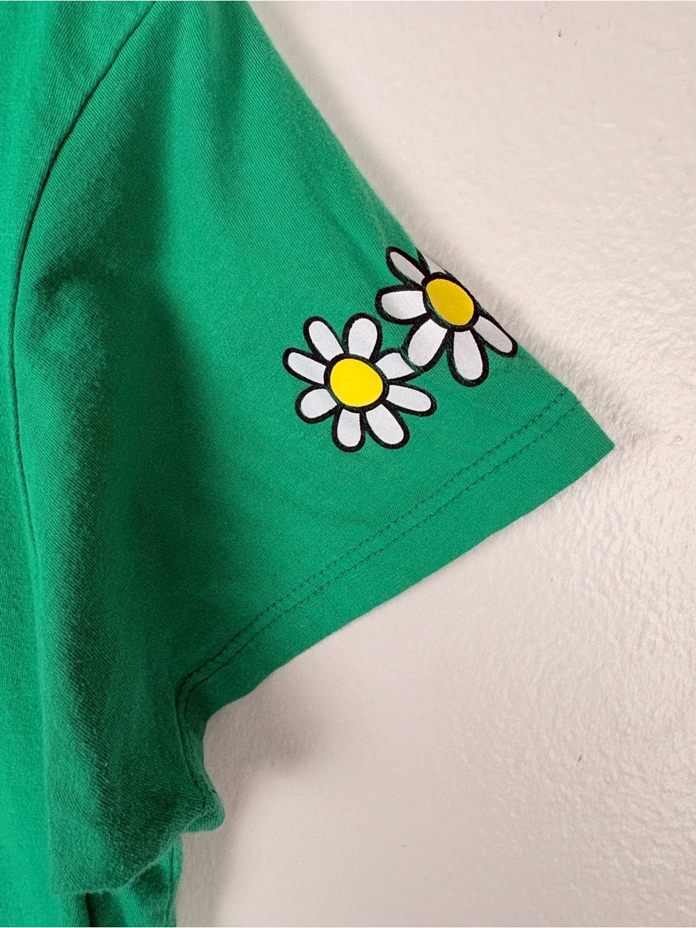 Tokidoki Donutella Floral Crew Neck Cropped Short Sleeve Tee in Green/White - Picture 4 of 9